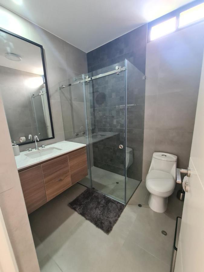 Habitación en casa particular Miraflores Separada Con Privacidad Dentro De Departamento Compartido Lima